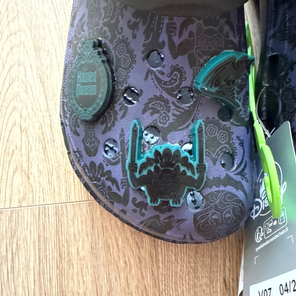 Disney Parks The Haunted Mansion Wallpaper Crocs Adult Clogs Size W7 M5 - Picture 2 of 5